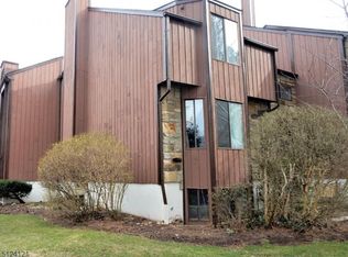 26 Bennington Sq, Hackettstown, NJ 07840