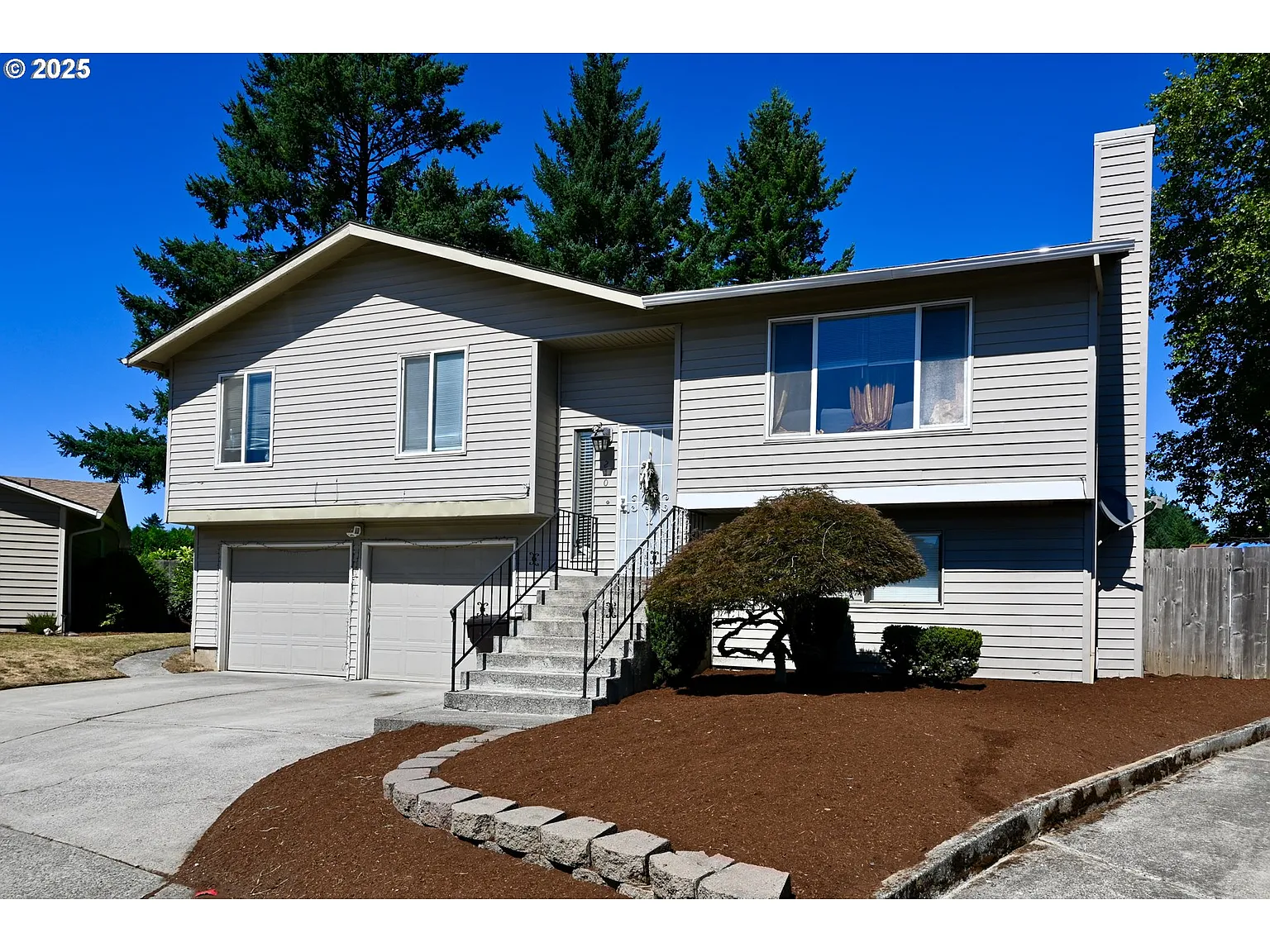 210 SW Royal Ct photo 1