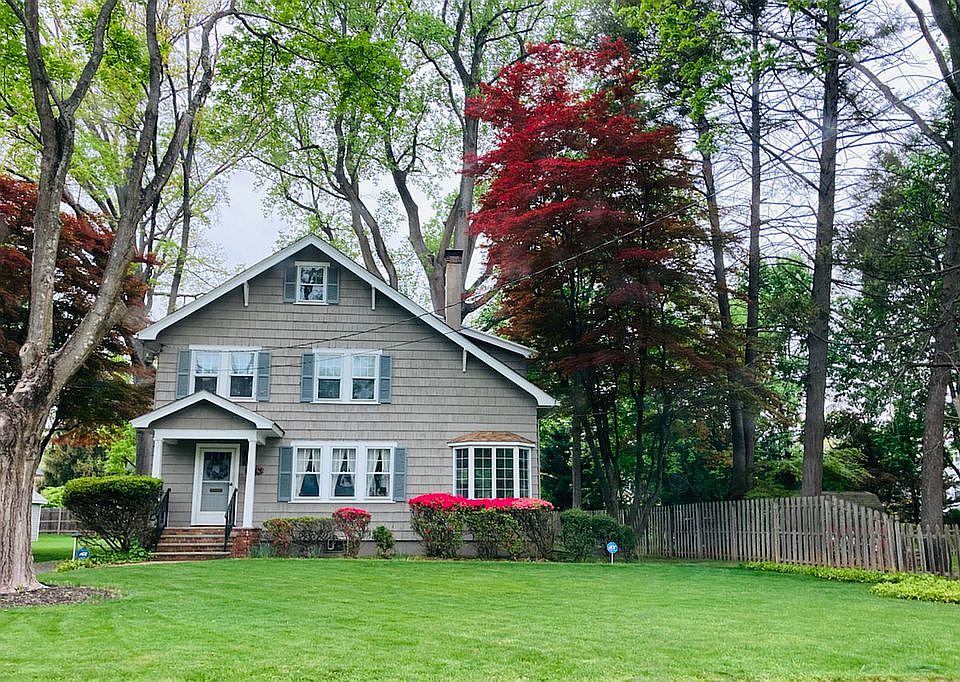 2nd image of 612 Rockview Ave