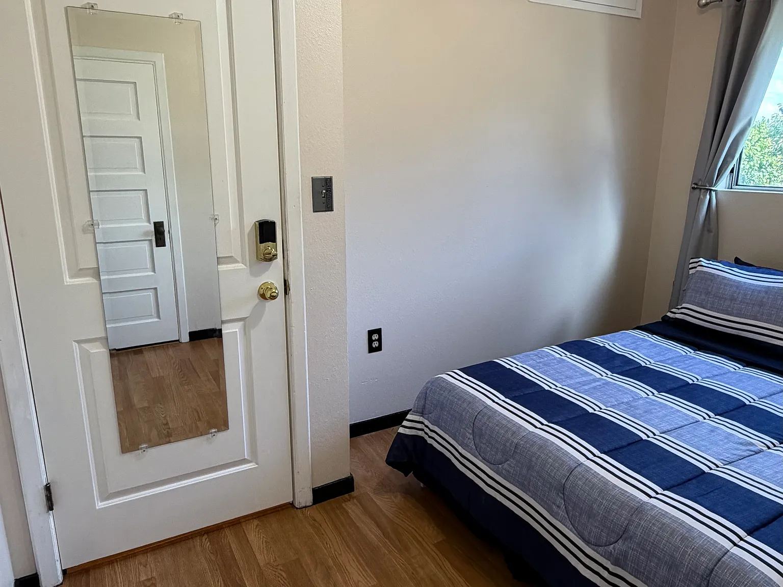 6 bed, 2640 sqft, $900 — Photo 4