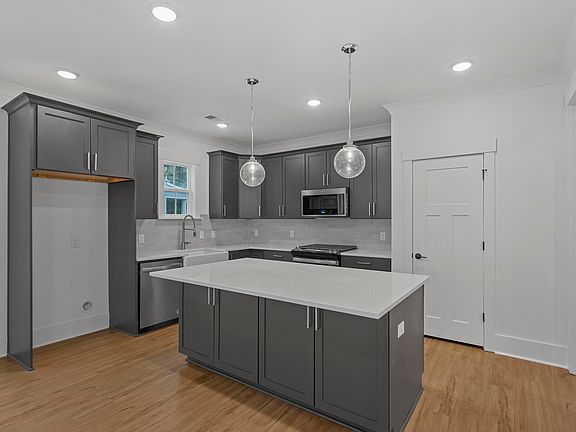 4th image of 108 Helena Park Dr