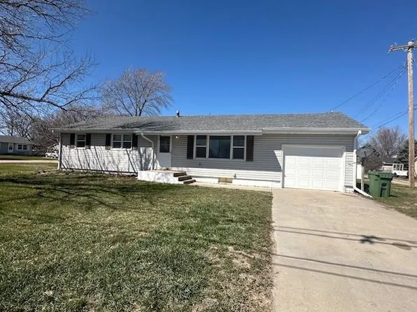 136 W Saint Clair St, Minden, NE 68959