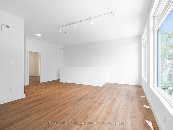 3rd image of 7 Earnscliffe Rd #7