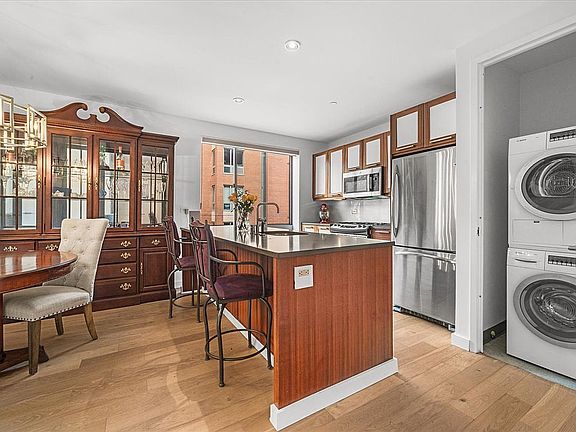 3rd image of 3585 Greystone Ave APT 3E