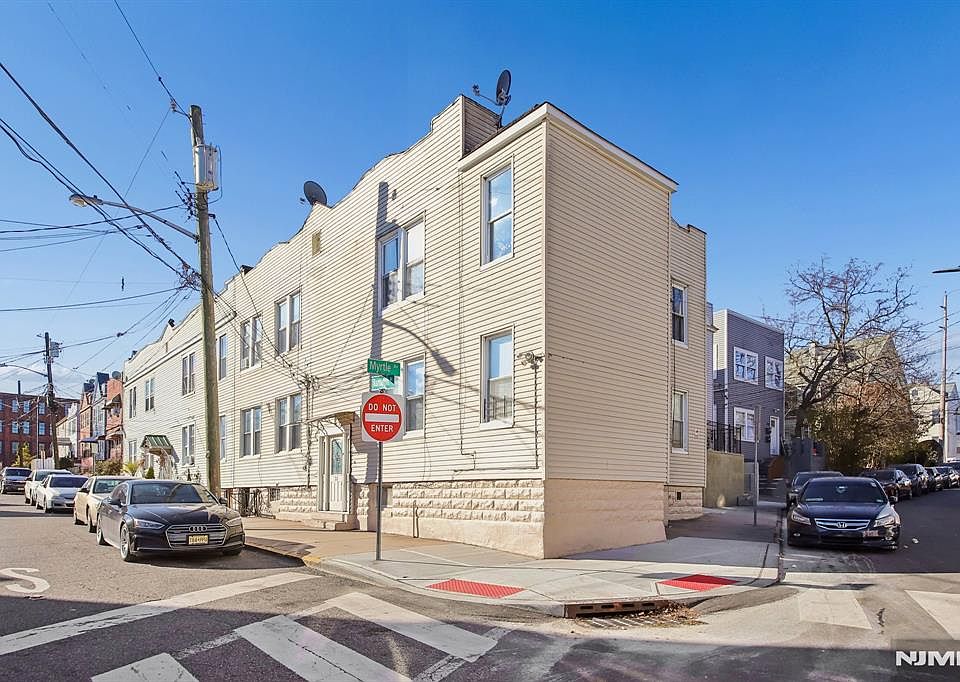 1st image of 17 Myrtle Ave
