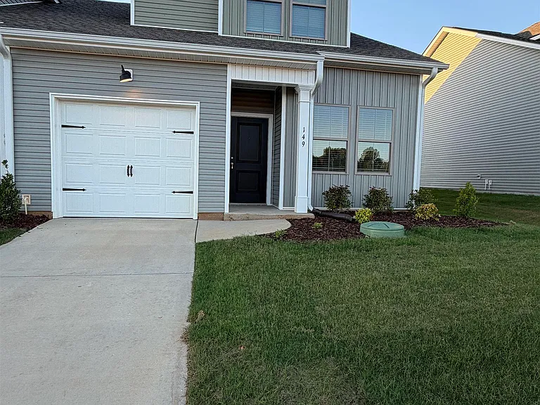 149 Wolfe Ln — Photo 1