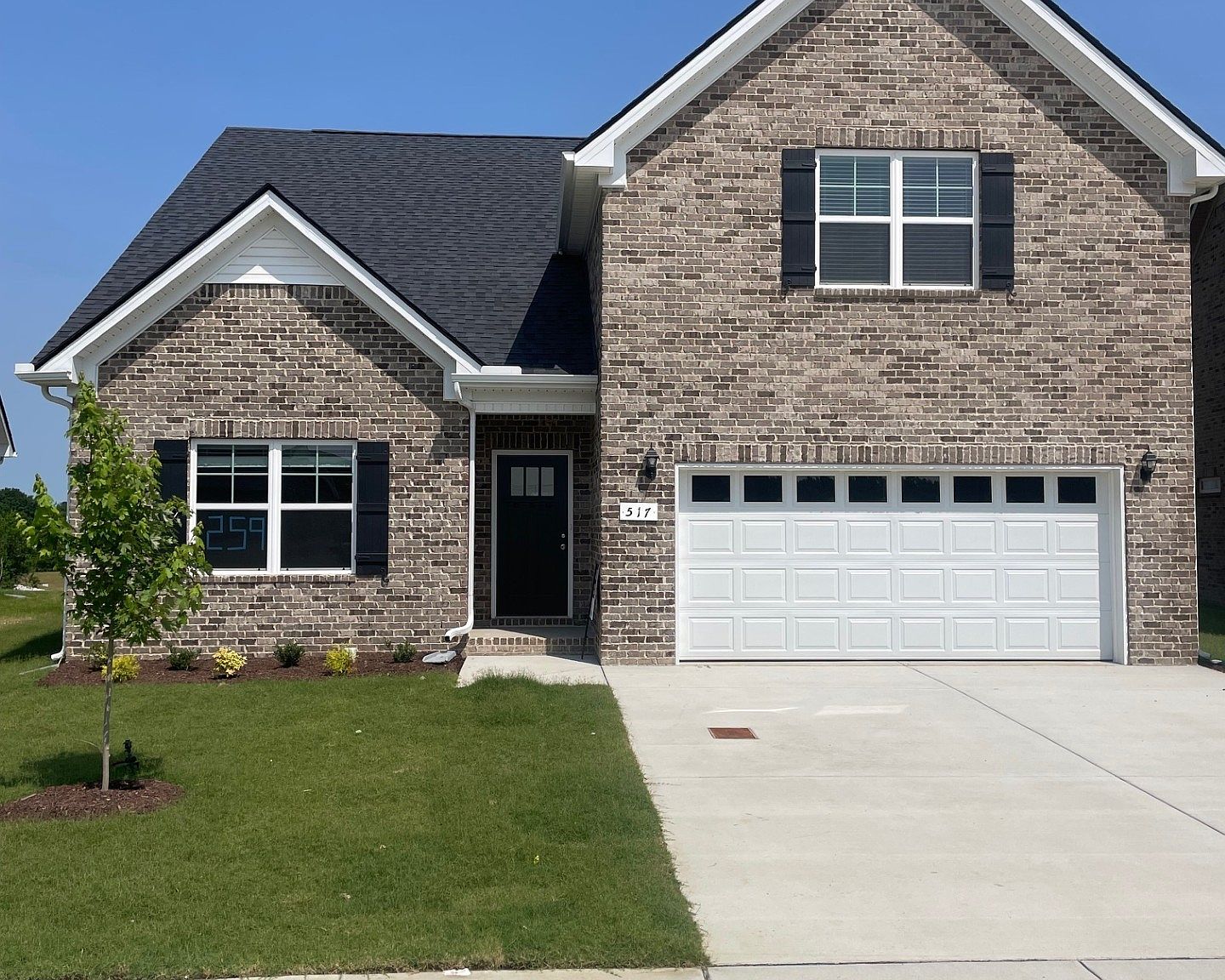 トップス SALE)house on the hill grey T 1117 E Thompson Pl, Tea, SD 57064 | MLS #22408088 | Zillow