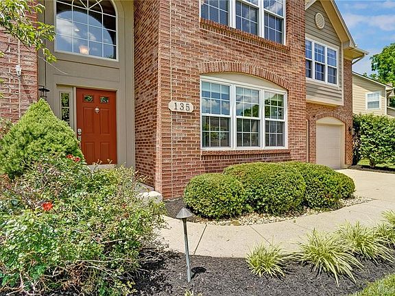 4th image of 135 Woodstream Dr