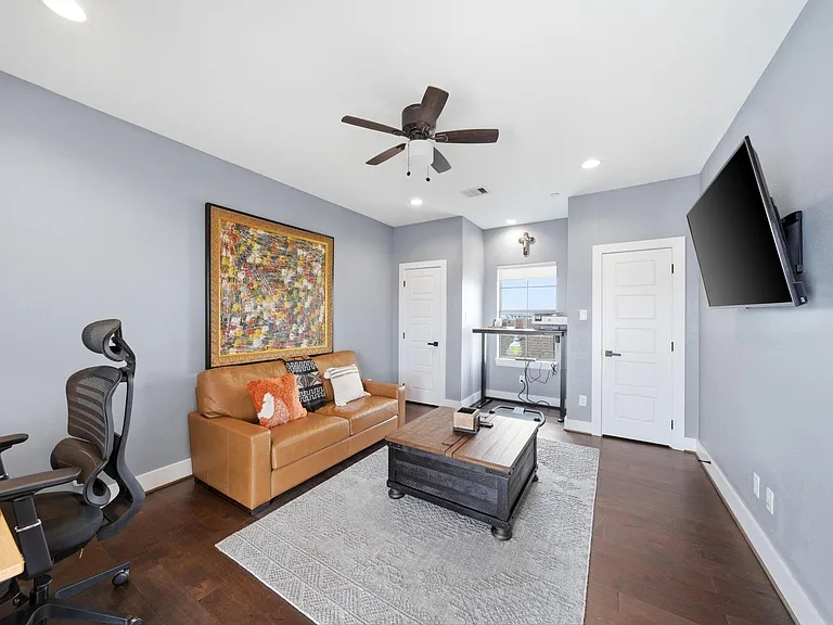 4306 Center St — Photo 21