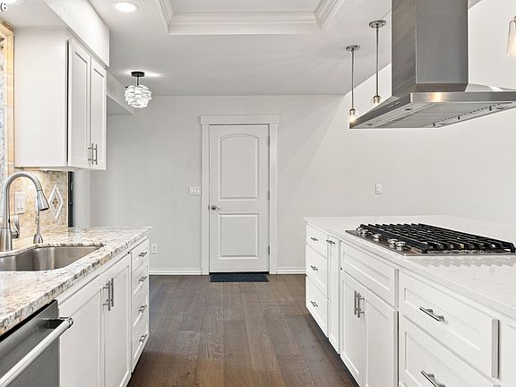 5th image of 10225 NW Lee St