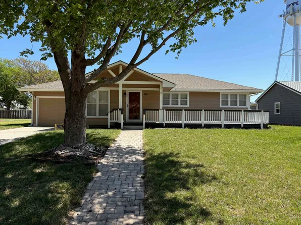 114 N Thomas St, Mount Hope, KS 67108