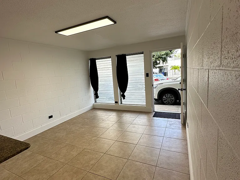 2501 Coyne St — Photo 2