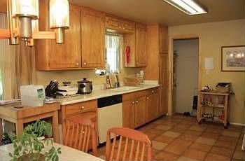 5th image of 3160 E Coronet Dr