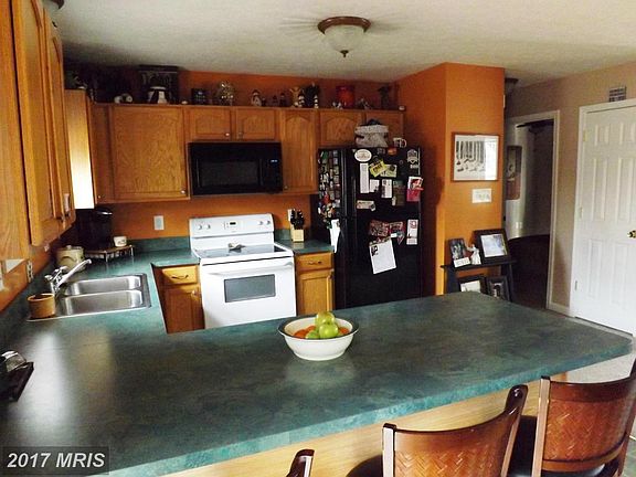 4th image of 371 Gregory Dr