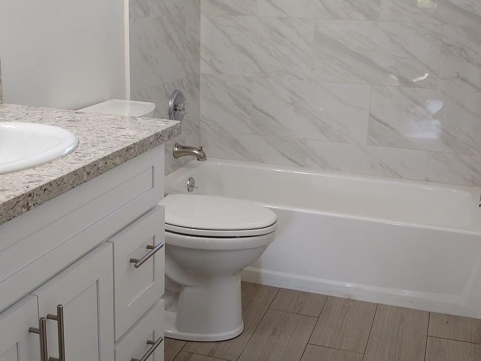 2nd image of 207 16th Pl APT 3
