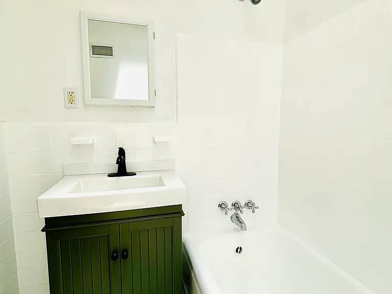 1760 E St NE — Photo 15