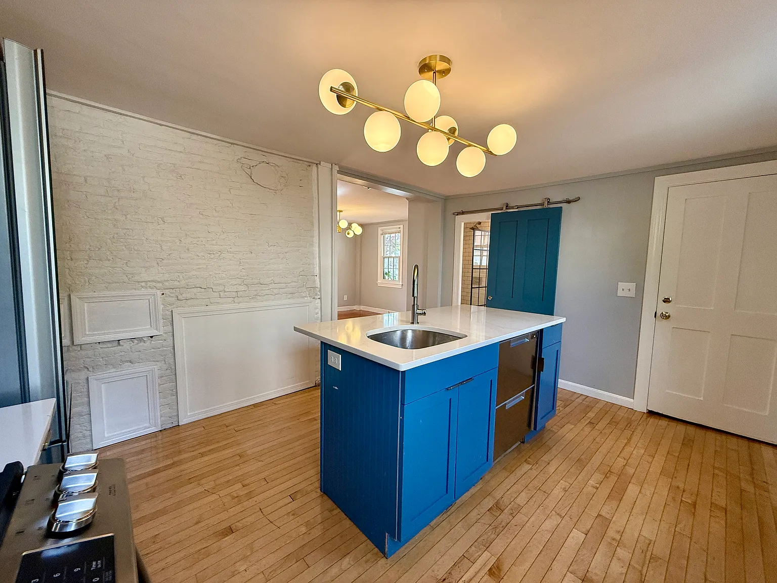 5 bed, 2000 sqft, $6,500 — Photo 3