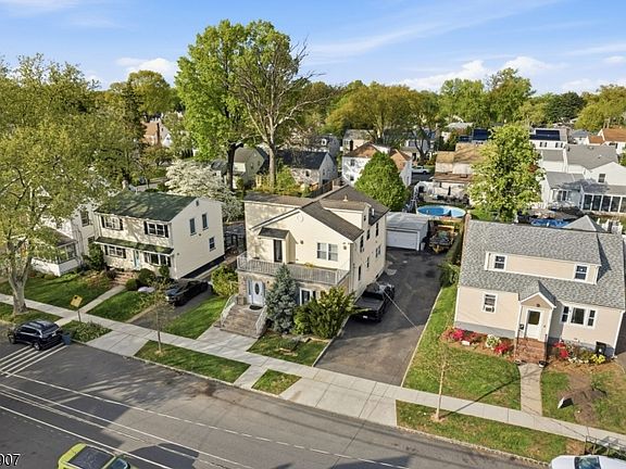3rd image of 145 Sheridan Ave