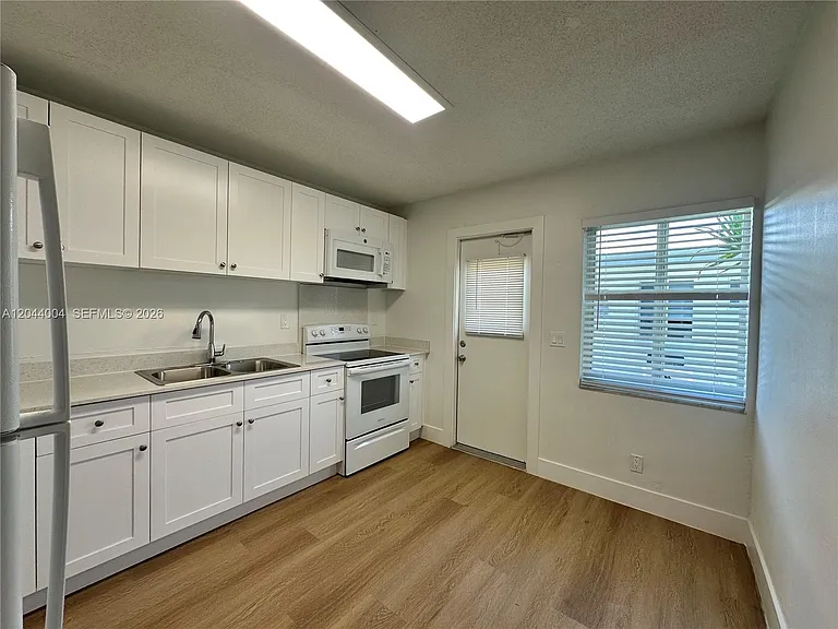 3700 NE 22nd Ave #4 — Photo 6