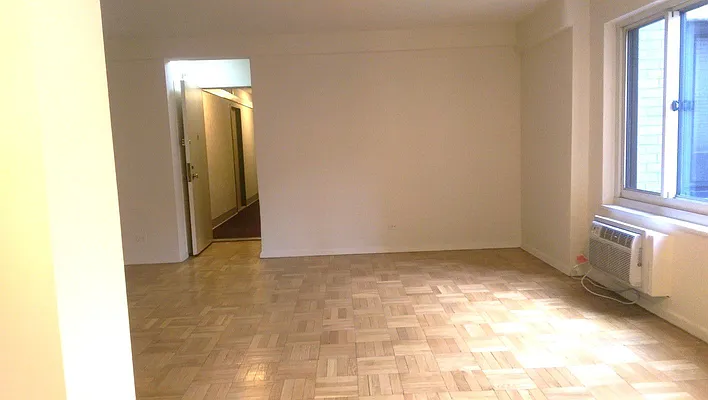 Rented by Manhattan Apartment Organization | media 20