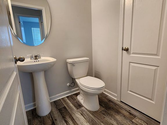3rd image of 925 Sapphire Stone Ln