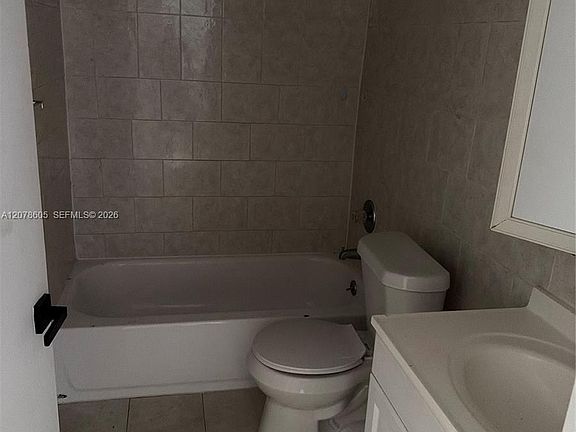 5th image of 650 NE 149th St APT 106F