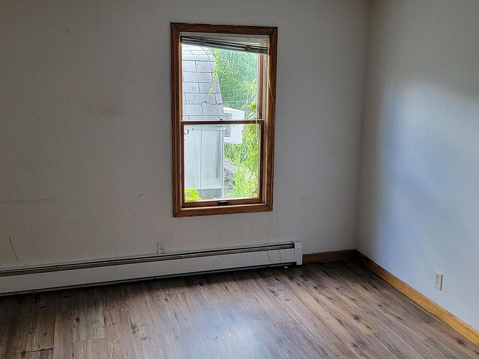 2nd image of 61 Fallbrook St #4