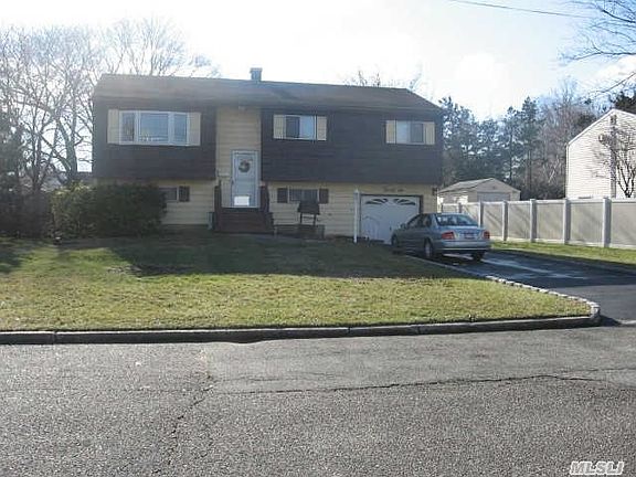 2nd image of 26 Andrea Ln