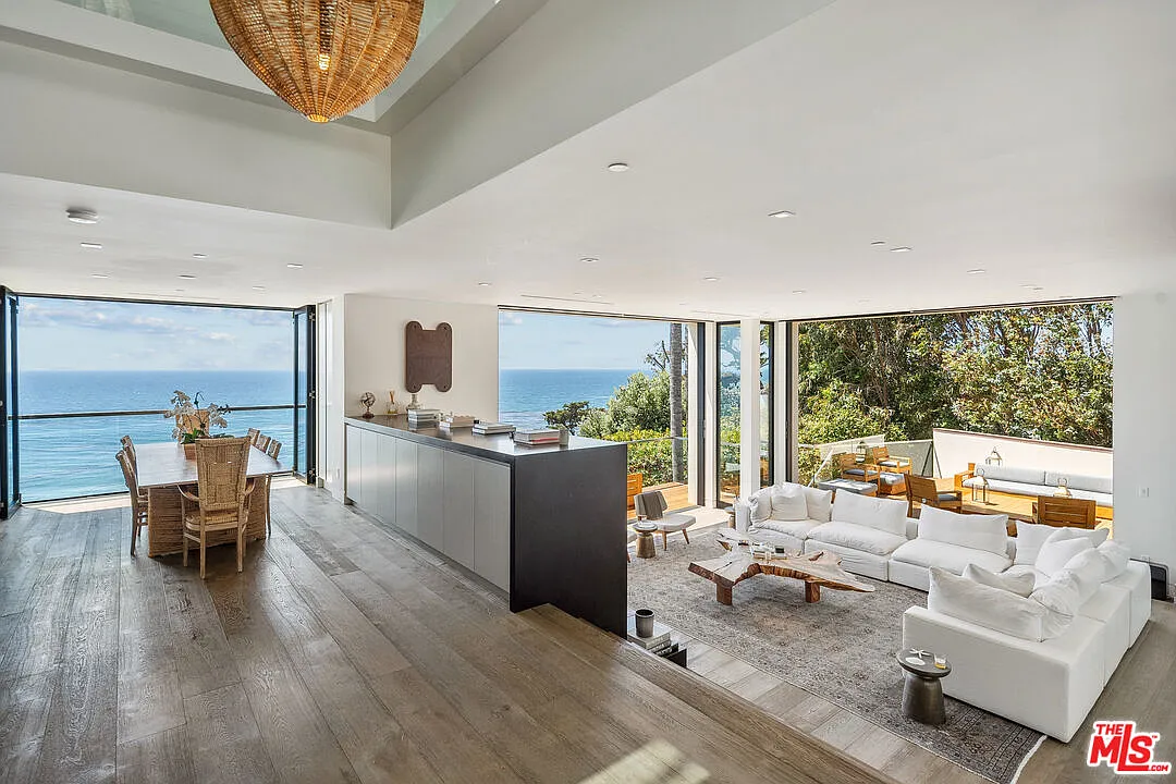 5 bed, 5.5 bath, 6904 sqft, $100,000 — Photo 4