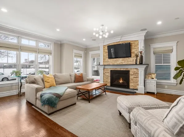 9 M St #2, South Boston, MA 02127