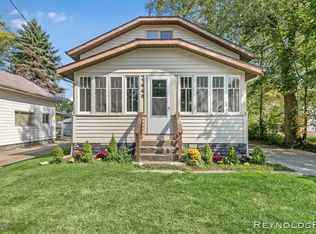 1448 Hillcrest Ave NW, Grand Rapids, MI 49504