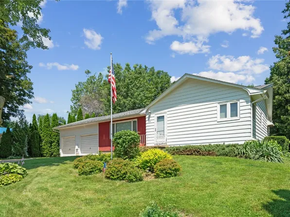 616 W 6th St, Monticello, IA 52310