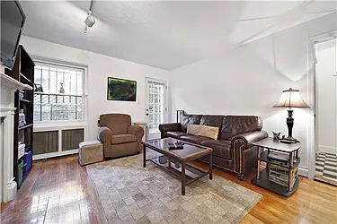 Rented by R New York