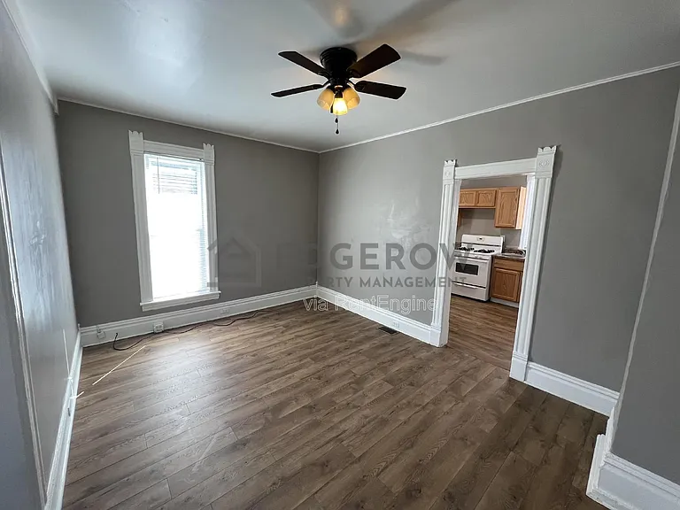 300 Gunnison Ave SW #B — Photo 2