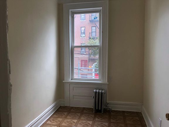 5th image of 1323 Findlay Ave