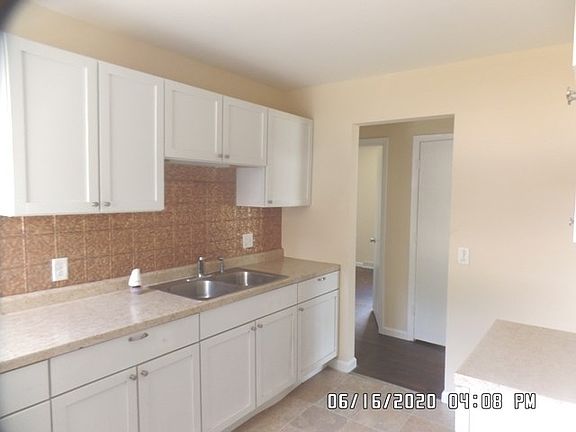 4th image of 872 Hiawatha Dr