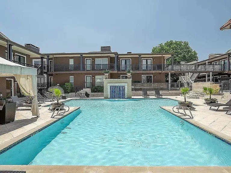 5932 Sandhurst Ln #114 — Photo 2