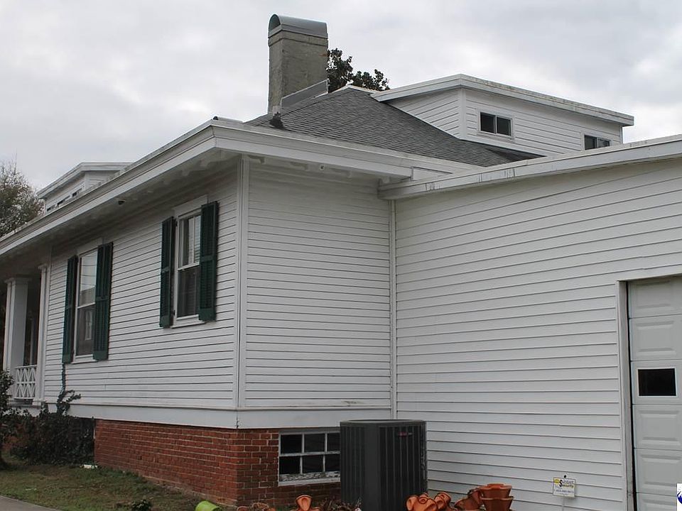 2nd image of 106 Orange St