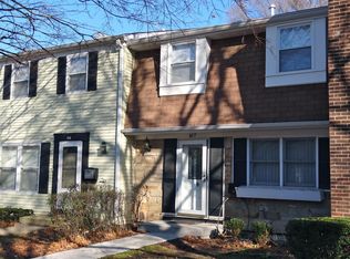 807 Bishop Ct, Schaumburg, IL 60194