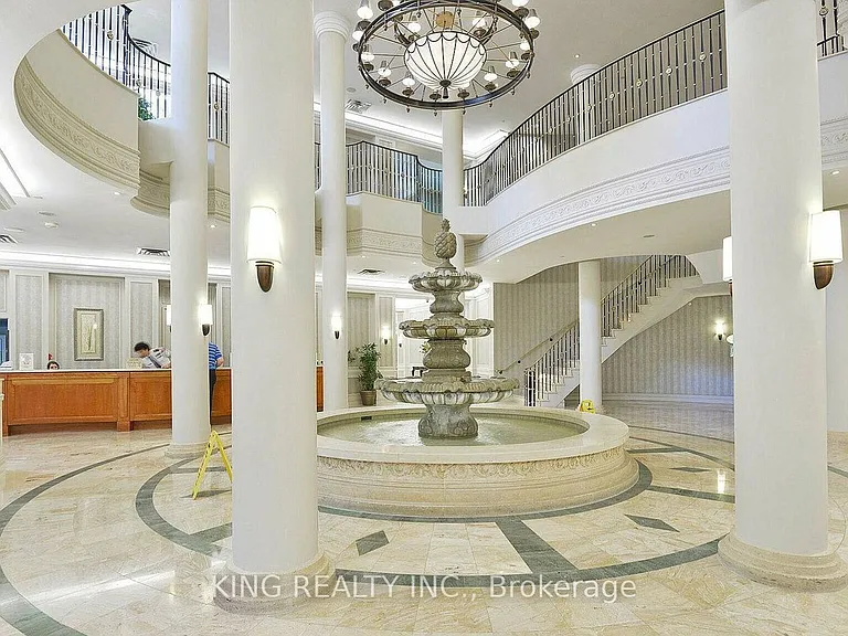 25 Kingsbridge Garden Cir #627 — Photo 4