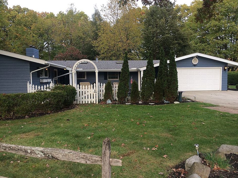 1st image of 576 Edinborough Dr