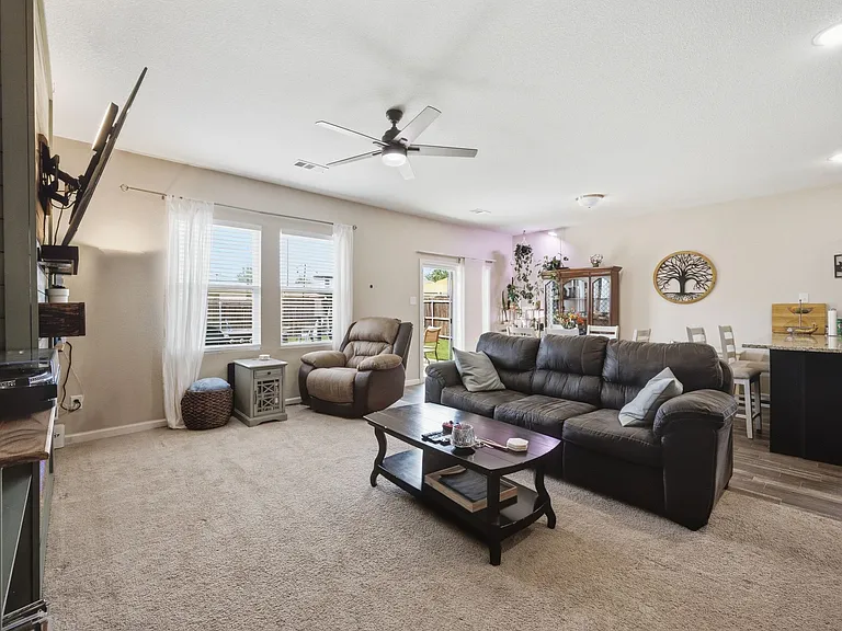 405 Willow Creek Dr — Photo 5