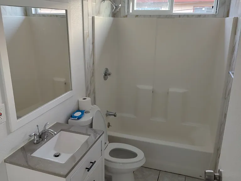 1471 W Temple St — Photo 4
