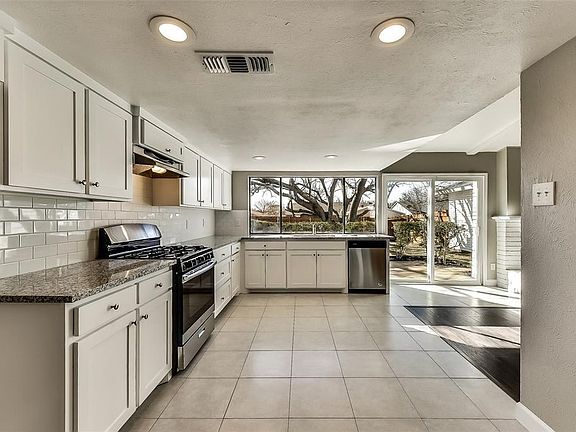 3rd image of 7230 Cloverglen Dr