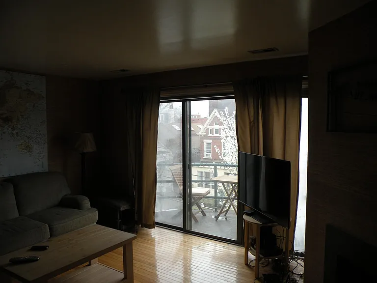 5716 Howe St #4B — Photo 9
