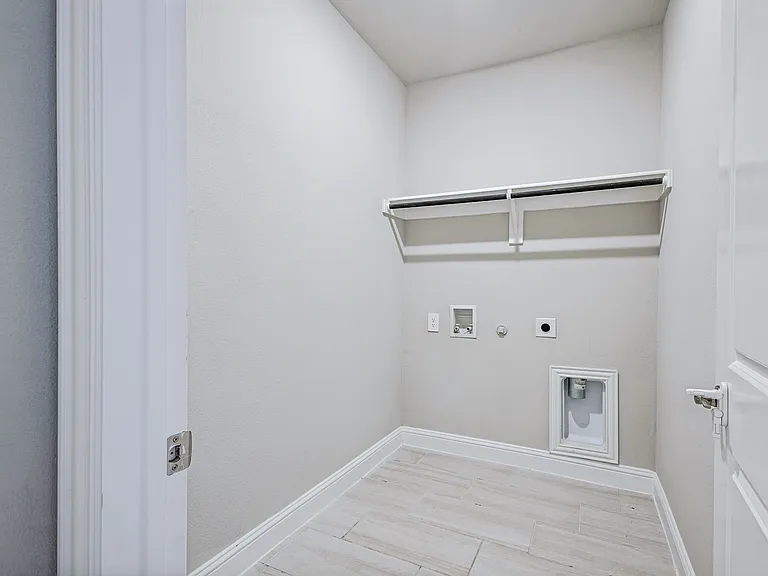 801 McKenna Dr — Photo 7