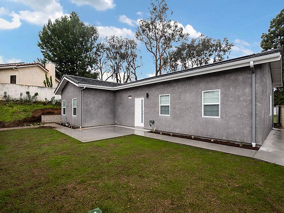 4th image of 2462 Peacock Ln #2