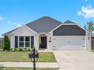 145 S Geranium Ln, Fayetteville, AR 72704
