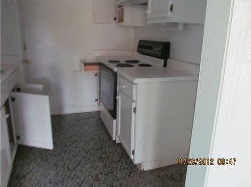 2nd image of 819 Daniel St