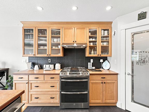 4th image of 1167 Burgess Way